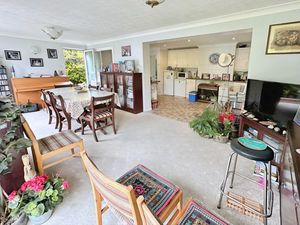 TOPPESFIELD AVENUE- click for photo gallery